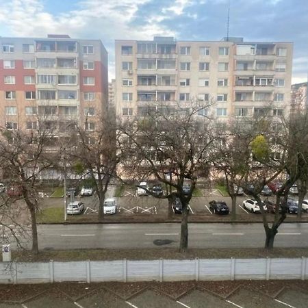 Private Apartment 1Km From Center Bratislava Esterno foto