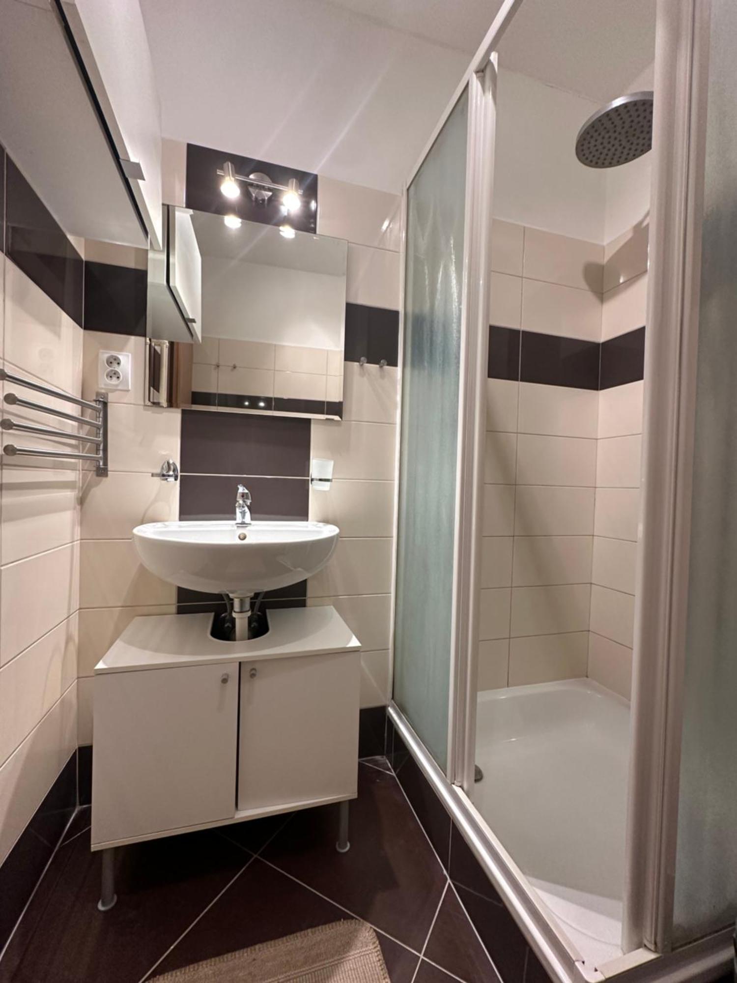Private Apartment 1Km From Center Bratislava Esterno foto