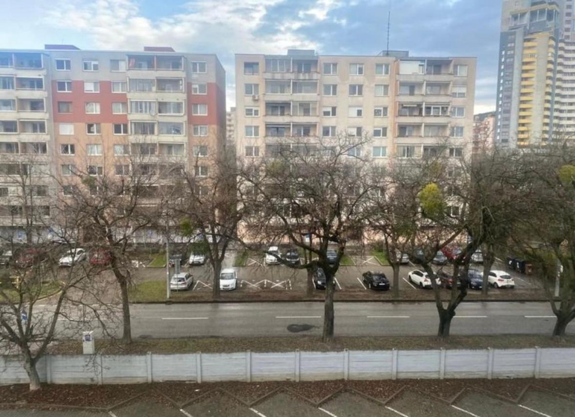 Private Apartment 1Km From Center Bratislava Esterno foto