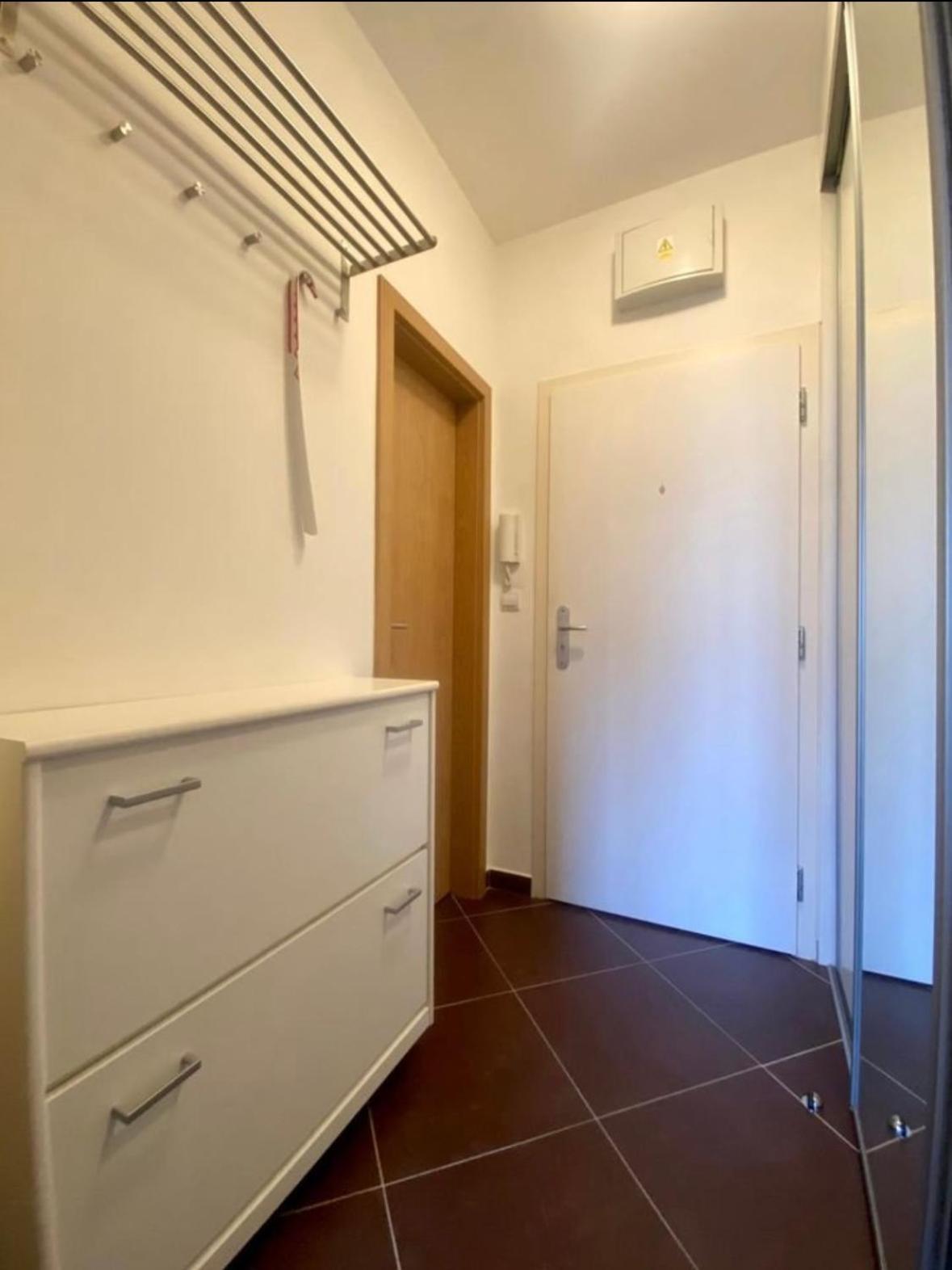 Private Apartment 1Km From Center Bratislava Esterno foto